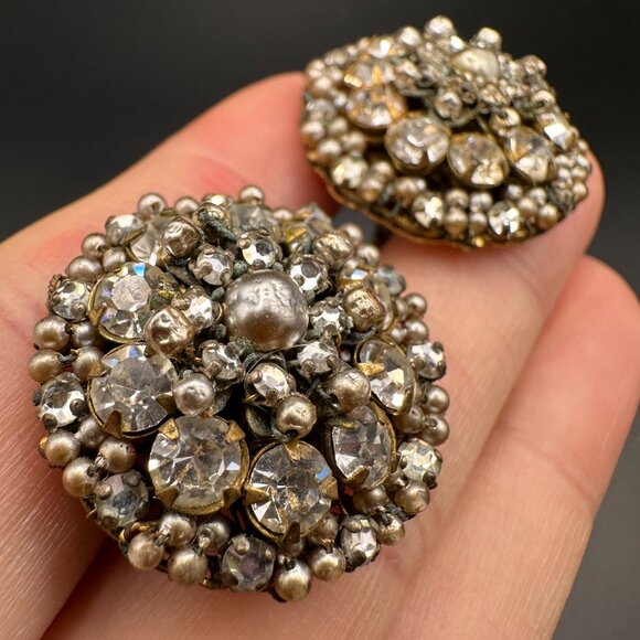 VINTAGE MIRIAM HASKELL GOLD PLATED FAUX PEARLS RHINESTONES CLIP ON EARRINGS - Picture 11 of 13